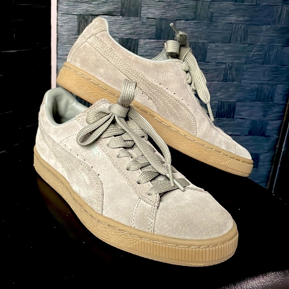 Puma Suede Tennis Shoes. Dark Gray, Tan Gum Bottoms. Worn once, like NEW!